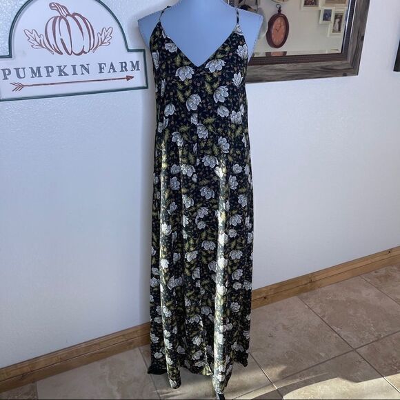 Smell The Roses Spaghetti Strap Floral V Neck Halter Back Maxi Dress Size Small - Picture 16 of 16